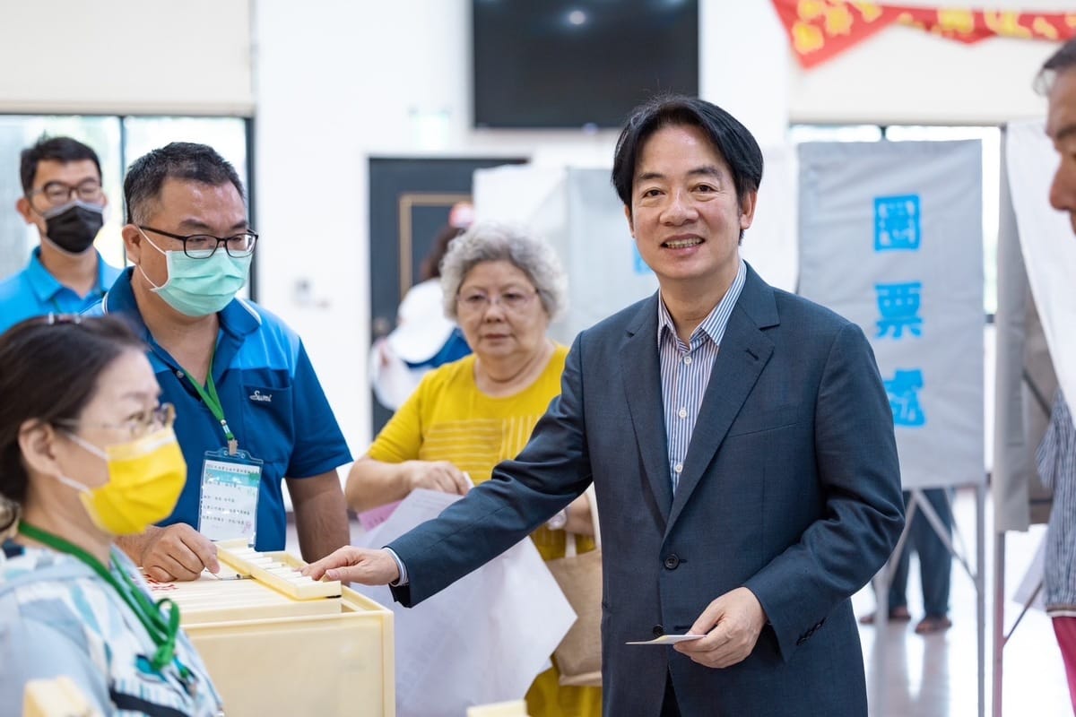 總統、民進黨主席賴清德出席民進黨全國黨代表、地方主委選舉投票。 圖：民進黨提供