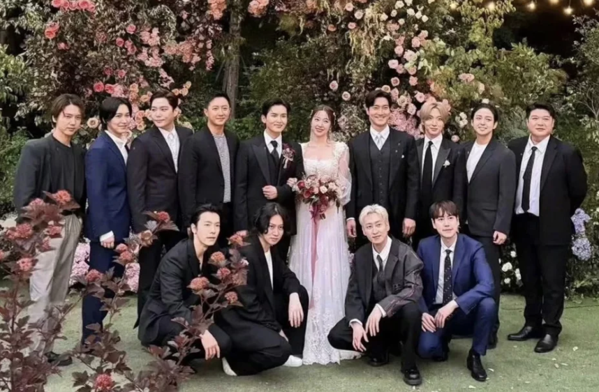 Super Junior的13人睽違5年再度合體，同框照曝光後掀起讓大批粉絲的回憶殺。 圖：翻攝自厲旭IG