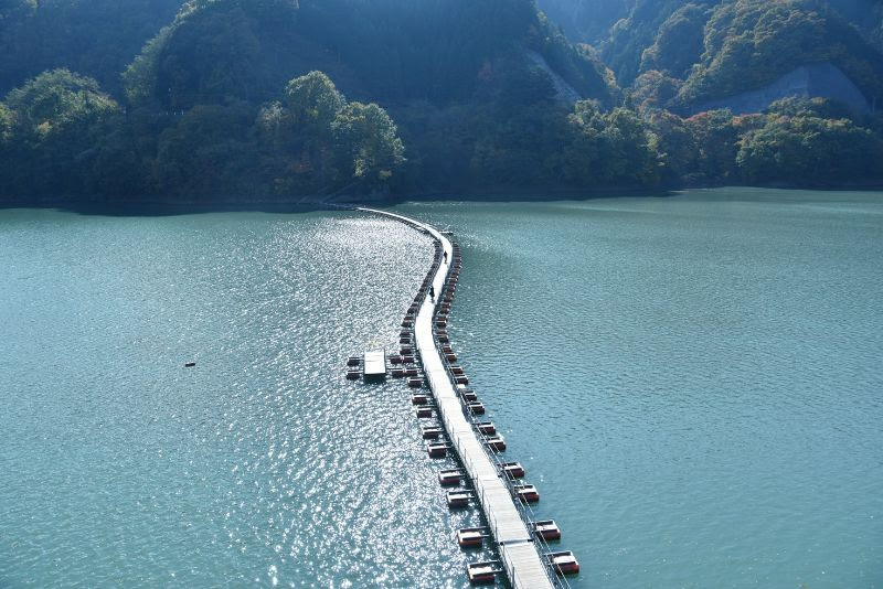 東京多摩地區大自然環抱的奥多摩湖，美景更添秀麗。 圖：ⒸTCVB／提供