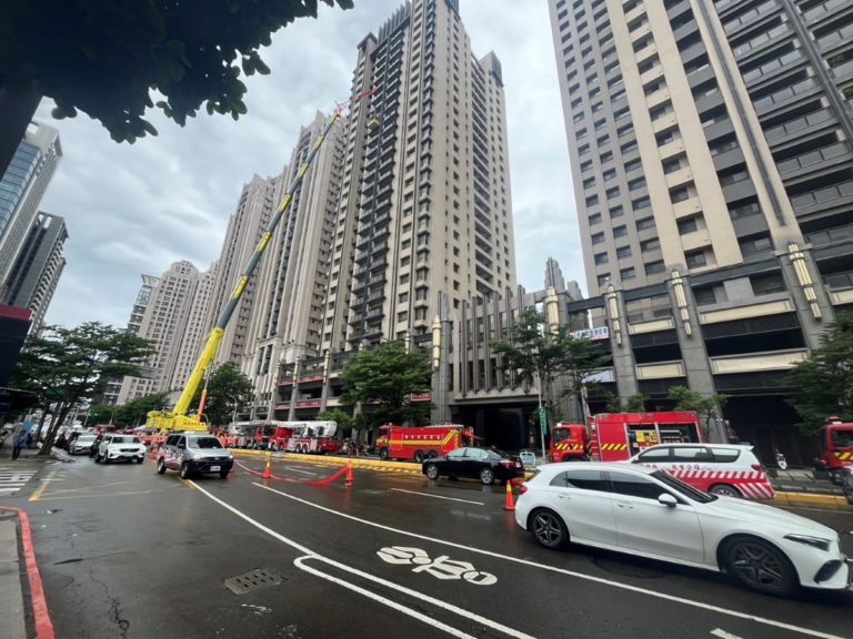 竹市晴空匯大樓火警2消防員殉職，起火原因檢方組專案調查追究刑責。 圖：新竹市政府/提供