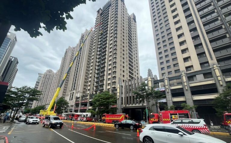 新竹市「豐邑晴空匯」火災2勇消殉職 配電盤燒毀排煙系統停止釀禍