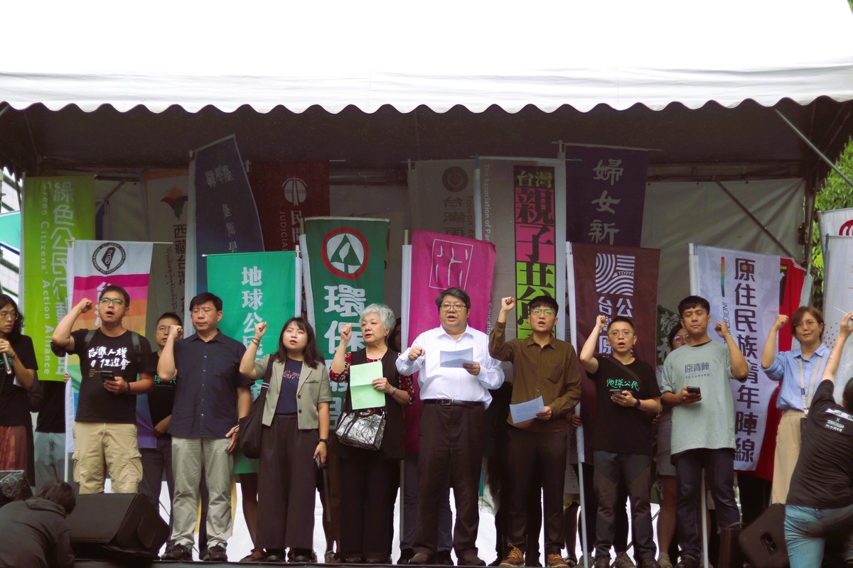 逾50個民團再聚立院周邊反對國會濫權。 圖：經民連/提供