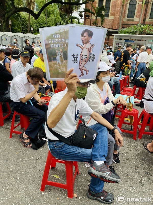 立法院會續審國會改革法案，民眾再度聚集場外。 圖：周煊惠 / 攝