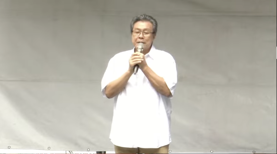 資深藝人楊烈上台宣講。 圖：翻攝經濟民主連合YouTube直播