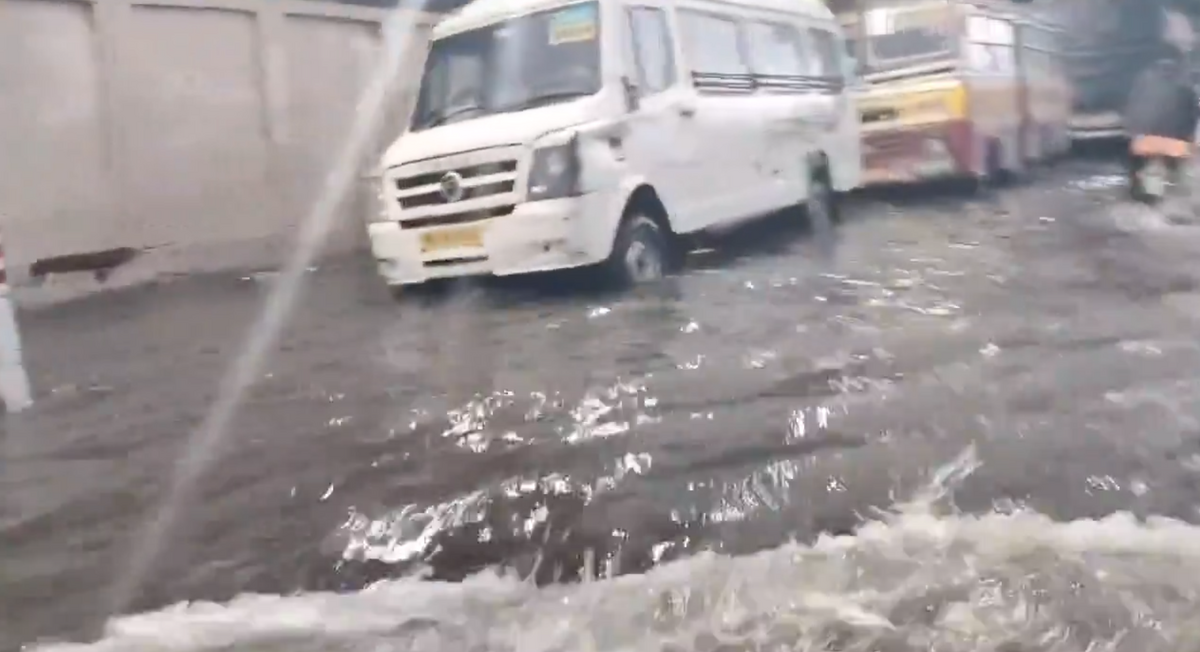 熱帶氣旋雷馬爾為印度和孟加拉帶來暴雨和強風，造成至少 17 人死亡。 圖：翻攝自 Volcaholic X（前推特）帳號