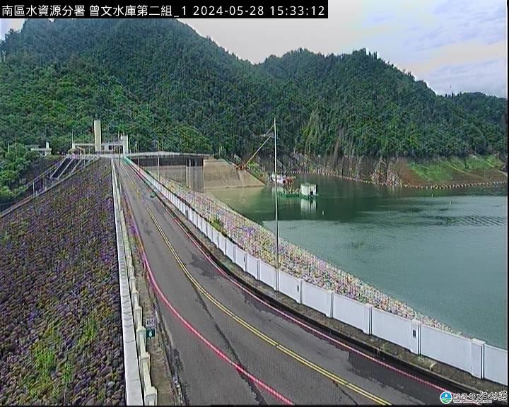 今日上午中南部水量明顯，其中全台規模最大的曾文水庫上午降雨量達125毫米，這也是睽違260天後再度「破百」。 圖：取自曾文水庫即時水情