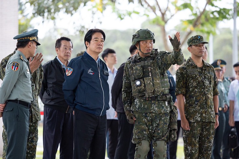賴清德總統今（28）日前往花蓮勗勉「陸軍混合砲兵營」、「海軍海鋒機動第四中隊」及「空軍第五戰術混合聯隊」。 圖：總統府提供
