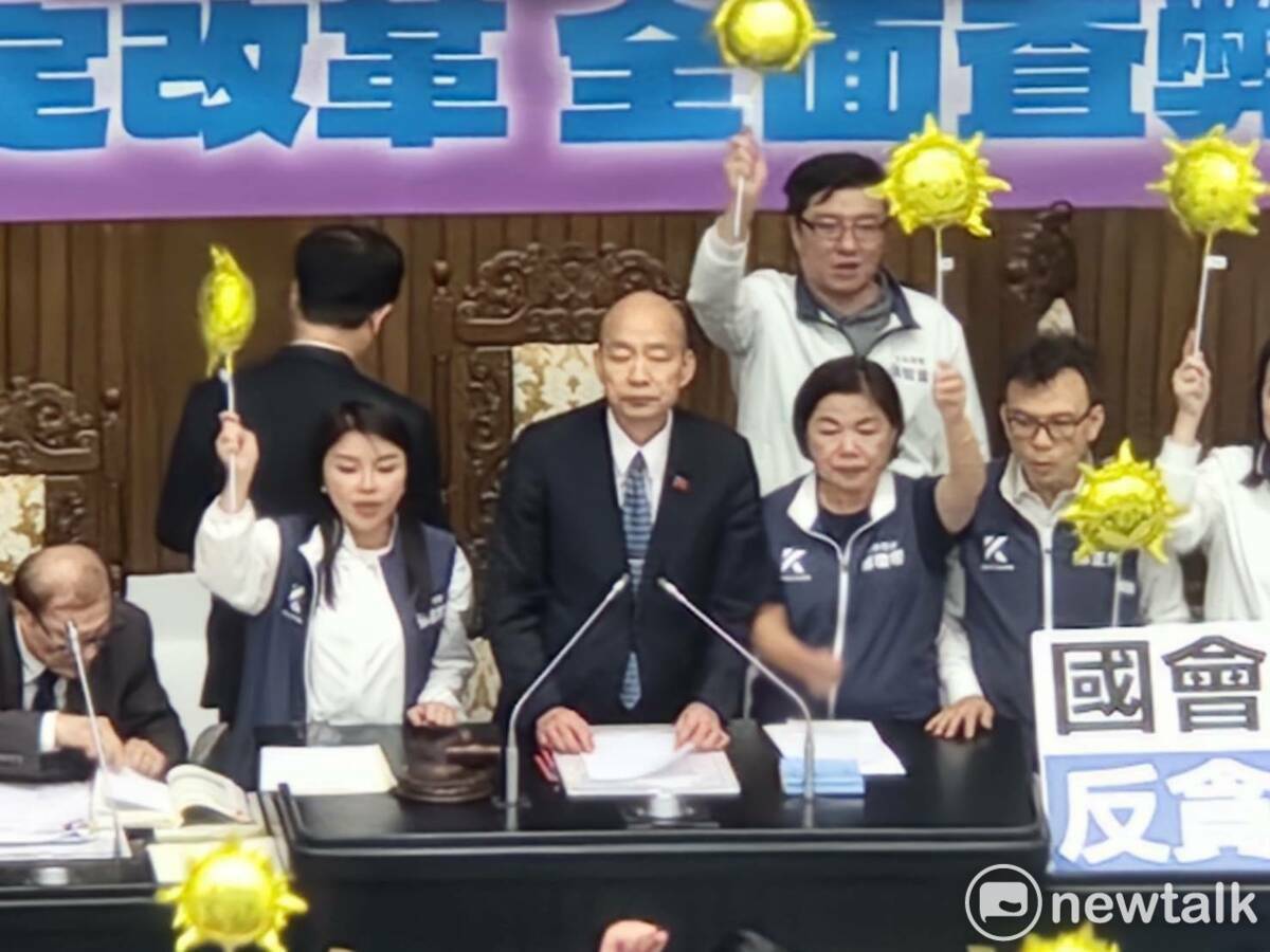 立法院長韓國瑜在爭議聲中，三讀《立法院職權行使法》部分條文修正案。 圖：黃建豪攝