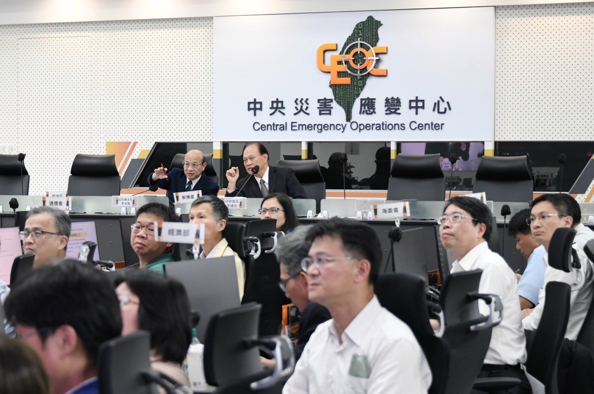 行政院「113年汛期防災整備會議」，政務委員季連成跨中央地方統合協調超前部署。 圖：行政院提供