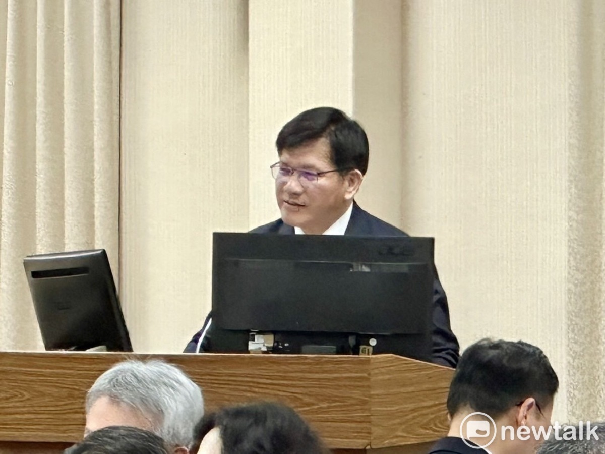 林佳龍首度以外交部長身分赴立院備詢，身段柔軟、應答獲得肯定。 圖：黃宣尹攝