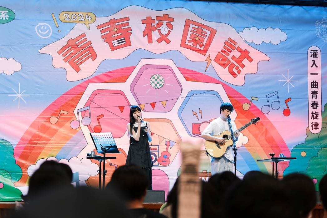 南西肯恩在新興高中深情演出。 圖：高雄流行音樂中心/提供