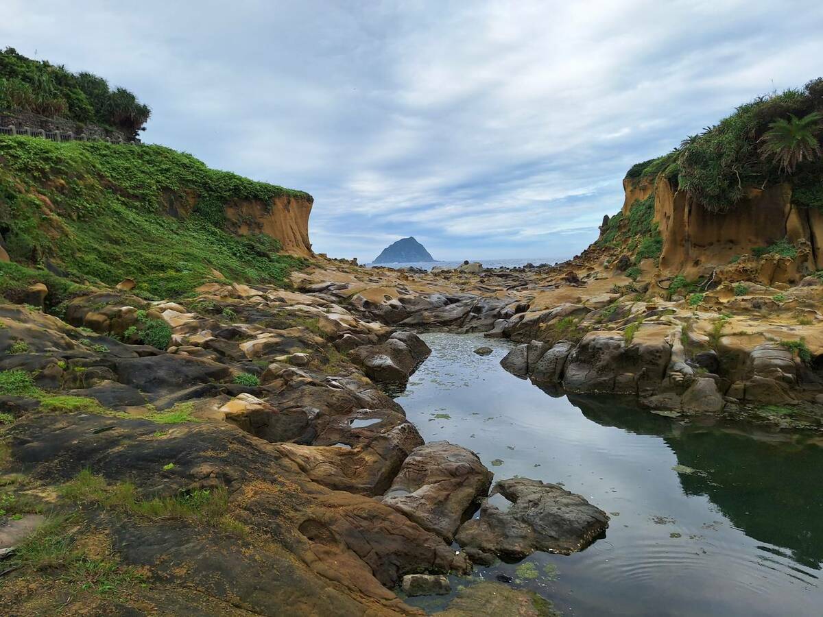遠處是和平島外的基隆嶼。 圖/林保華攝影