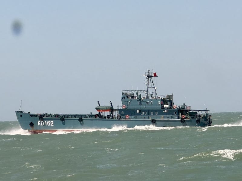 陸軍今天證實，金防部於當天上午偵獲共艦1批2艘次進入限制海域，防區即依規定，通報金門海巡隊前往應處，並通令戰備部隊加強戒備。 圖 : 國防部/堤供