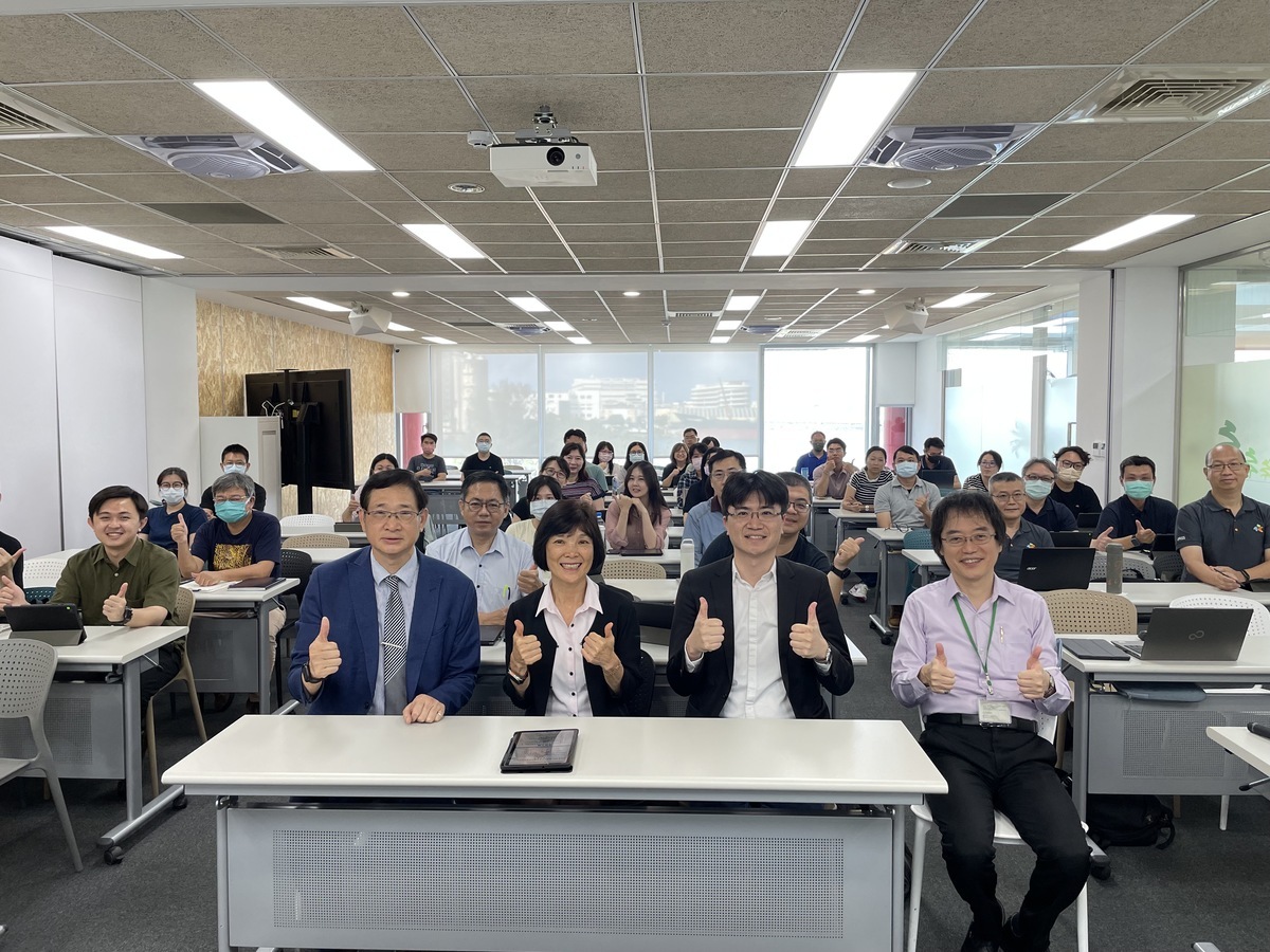 為一卡通公司辦理產業專班，量身訂做課程。 圖：高雄市環保局/提供