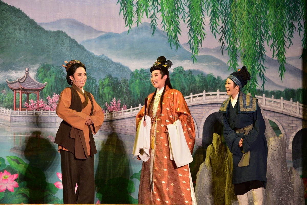 國寶級演員小咪（中）在歌仔戲《曲判記》中有精彩演出。 圖：台中市政府文化局/提供