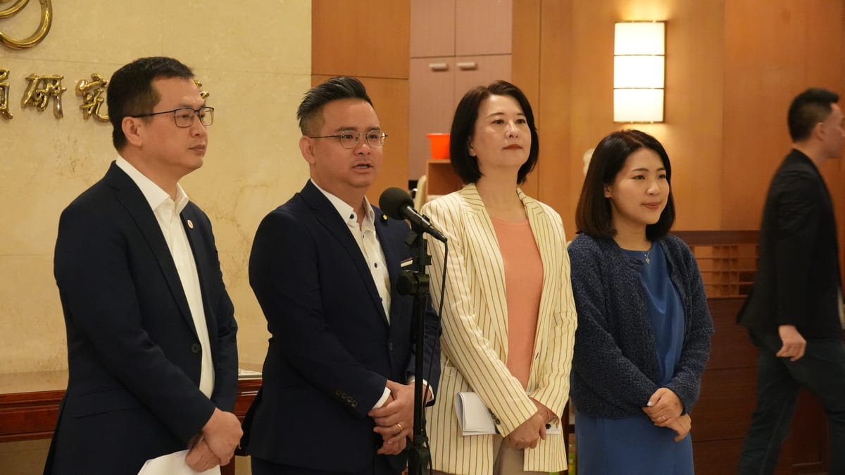國民黨立委召開記者會，就廢除考監兩院議題，發表「四點聯合倡議」。 圖：羅智強辦公室/提供