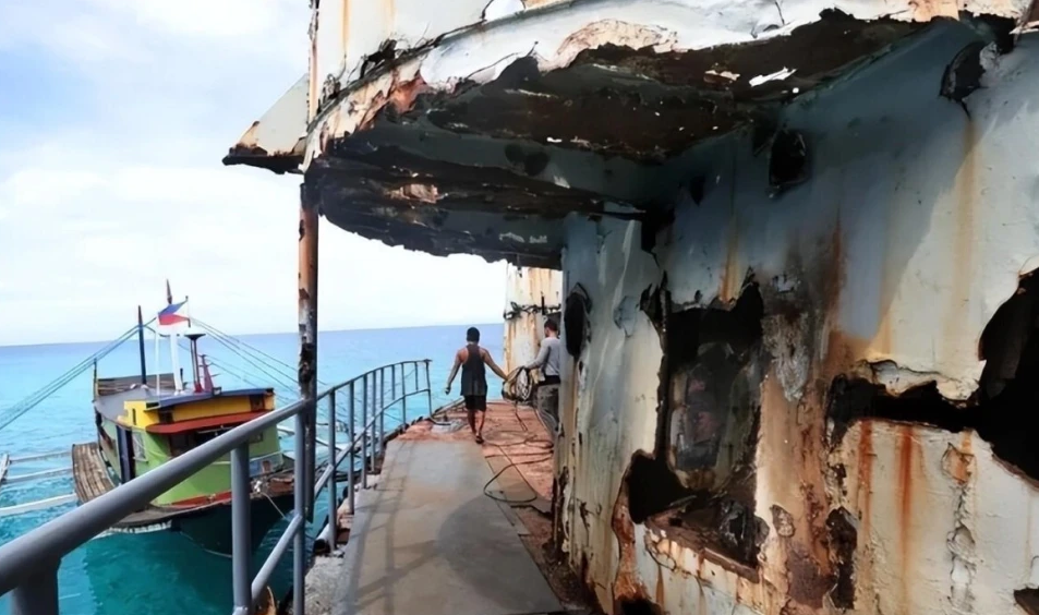 駐守仁愛礁登陸艦內的菲軍士兵。 圖 : 翻攝自騰訊網