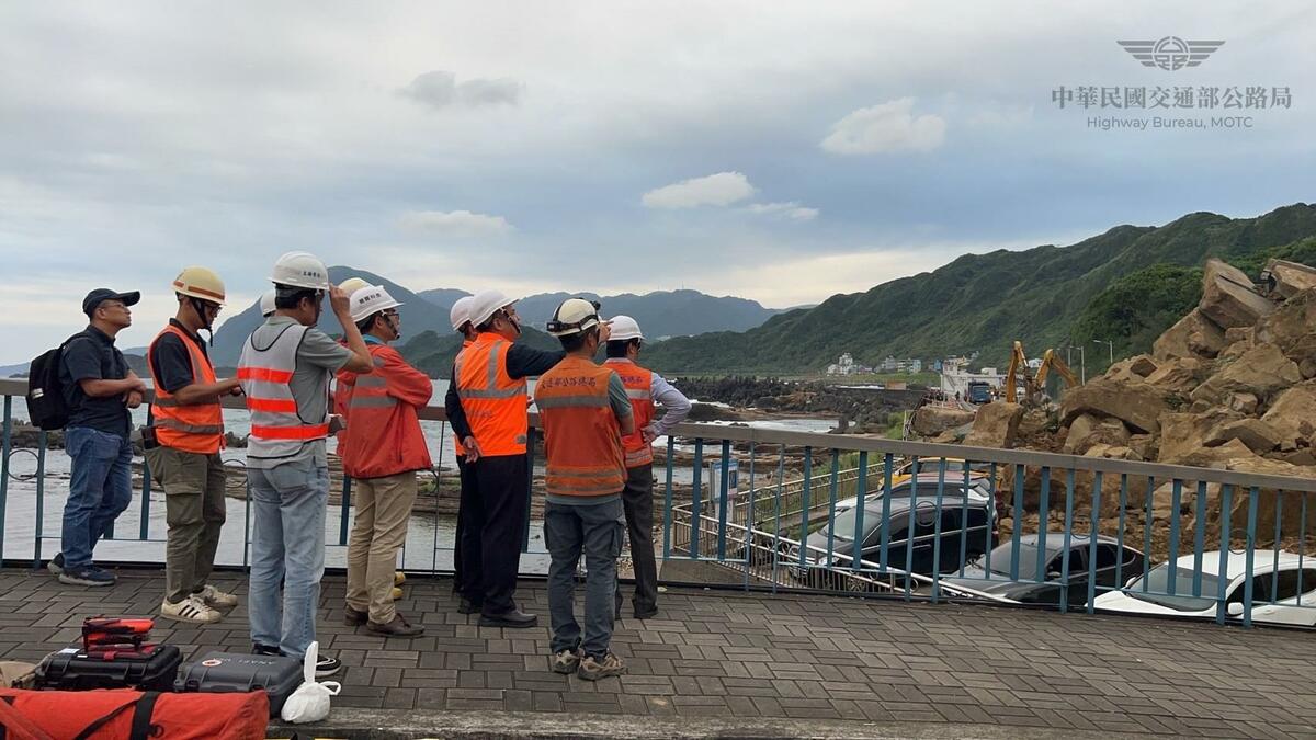 交通部公路局表示，初估規模坍方達12,000立方公尺，巨石最大規模尺寸達80噸重，短期難以復原。 圖：交通部公路局／提供
