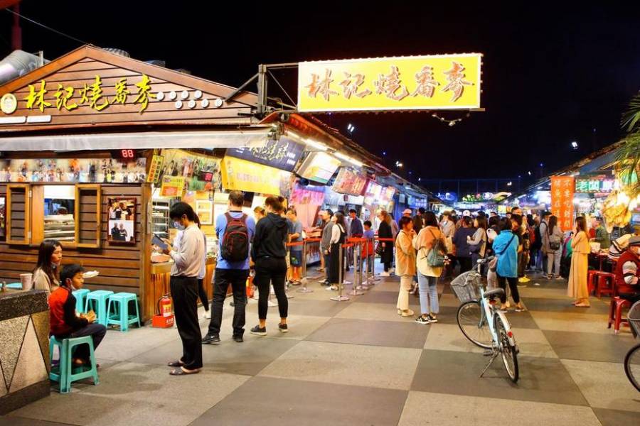 隨暑假旺季到來，加上花蓮旅遊振興方案，應有助於刺激花蓮的旅宿經濟；但也有業者反映，6 月甚至暑假的住房率仍不高，補助成效為何仍是未知數。