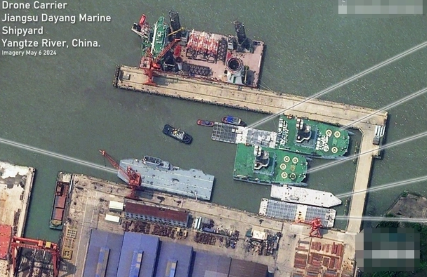 美國衛星近期在江蘇某造船廠拍下了中國正在建造中的第 4 艘航母。 圖：翻攝自鄔話不說