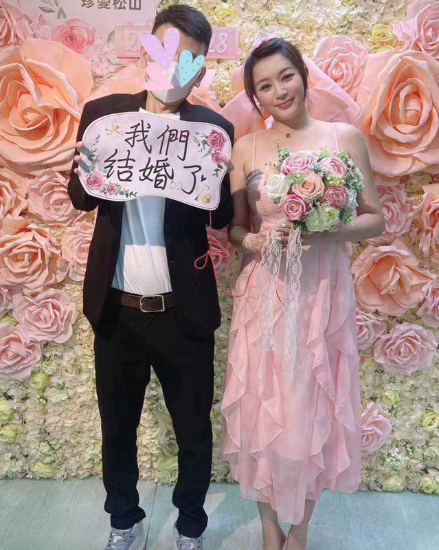 李妍瑾（右）證實結束4個月婚姻。 圖：取自李妍瑾IG