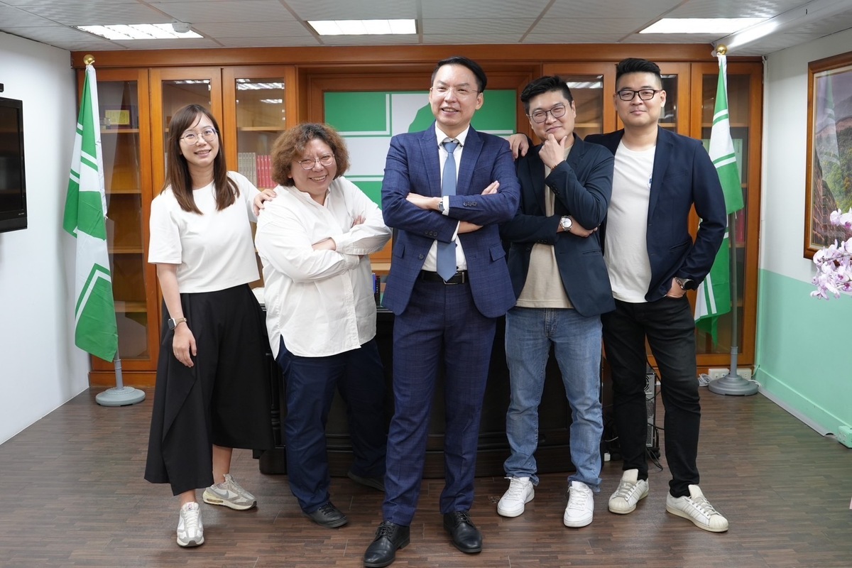 民進黨高雄市黨部新團隊。 圖：民進黨高雄市黨部/提供