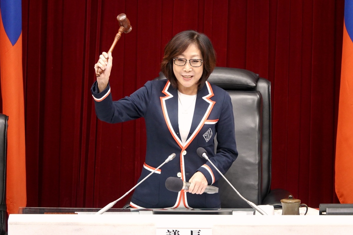 康裕成敲下議事槌宣告會期結束。 圖：高雄市議會/提供