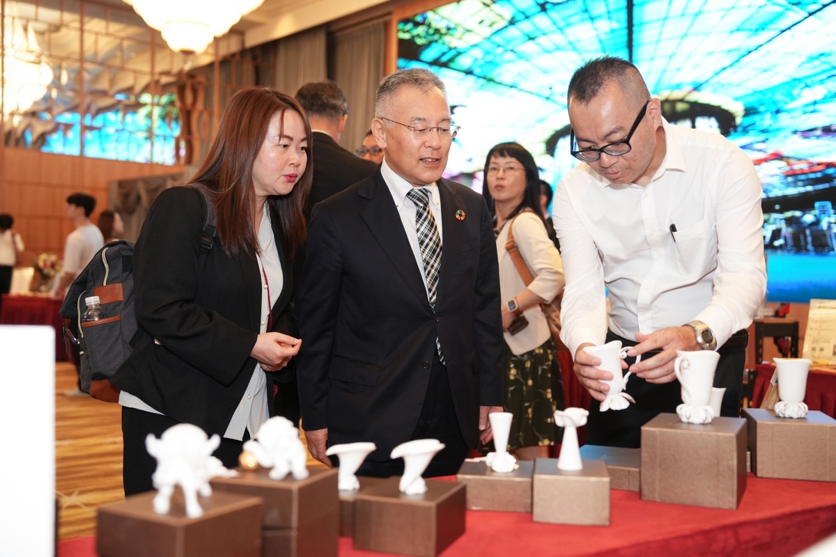 高雄烘豆冠軍職人與日本代表分享咖啡的美好。 圖：高雄市觀光局/提供