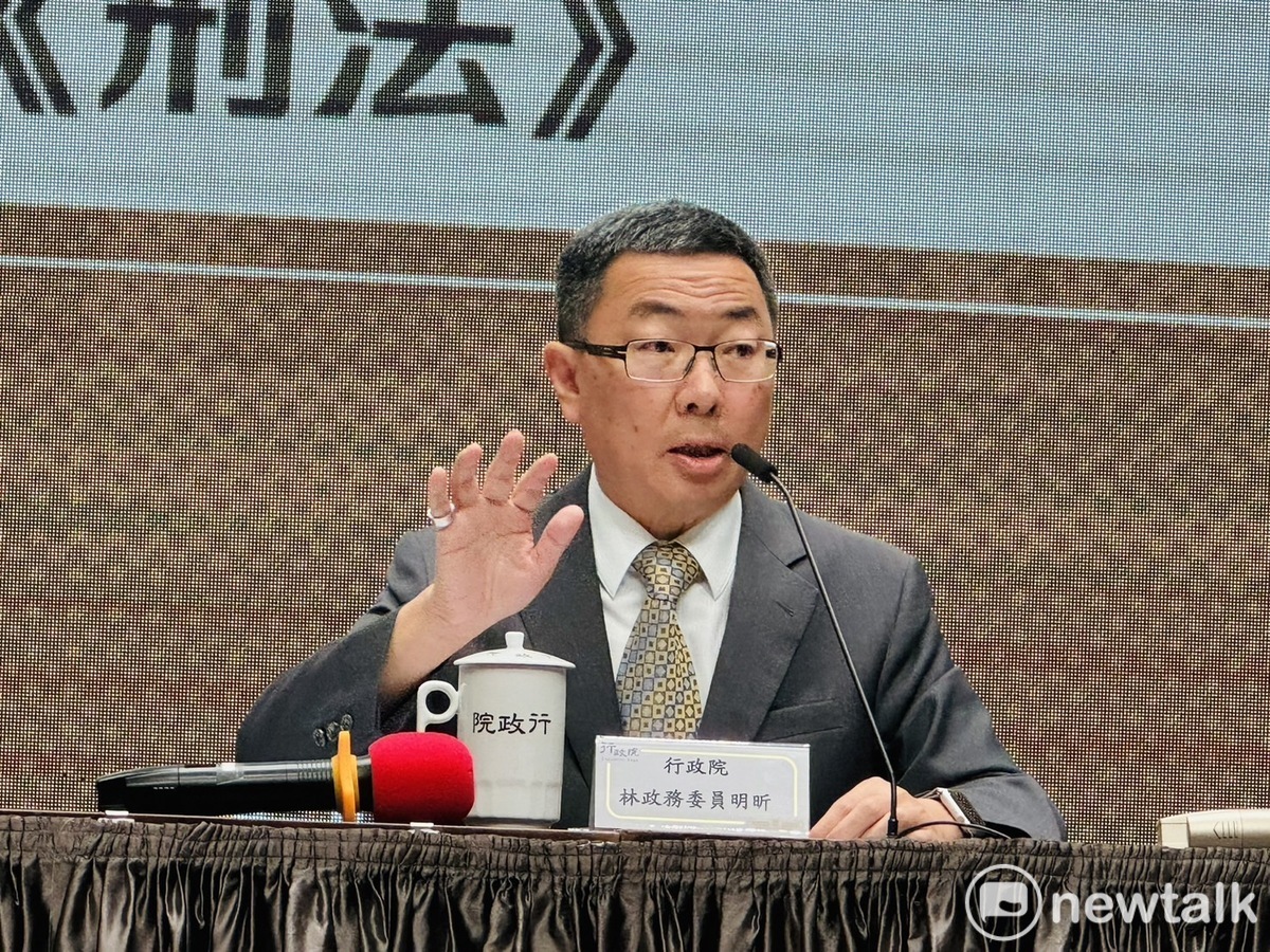 林明昕政務委員今（6）天列席行政院會後記者會說明政院提覆議的原因。 圖：謝莉慧/攝
