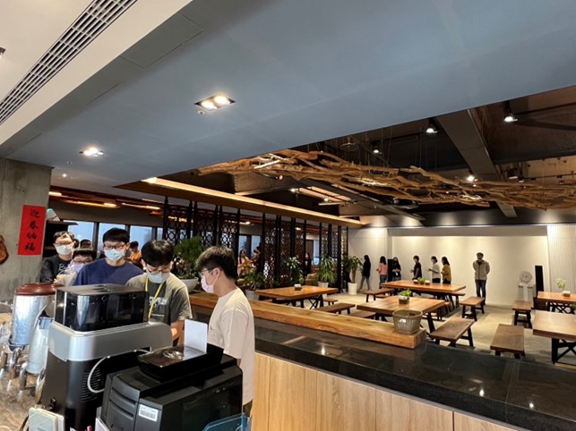 網銀國際工作環境友善，工時彈性，還有無限供應咖啡茶品、免費供餐、提供寬敞舒適宿舍等多項員工福利。 圖：網銀國際／提供
