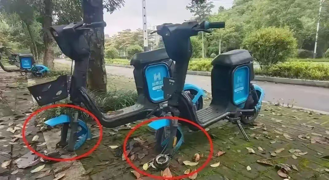 中國共享電動車被民眾破壞。 圖：翻攝自德潤傳媒 X（前推特）帳號