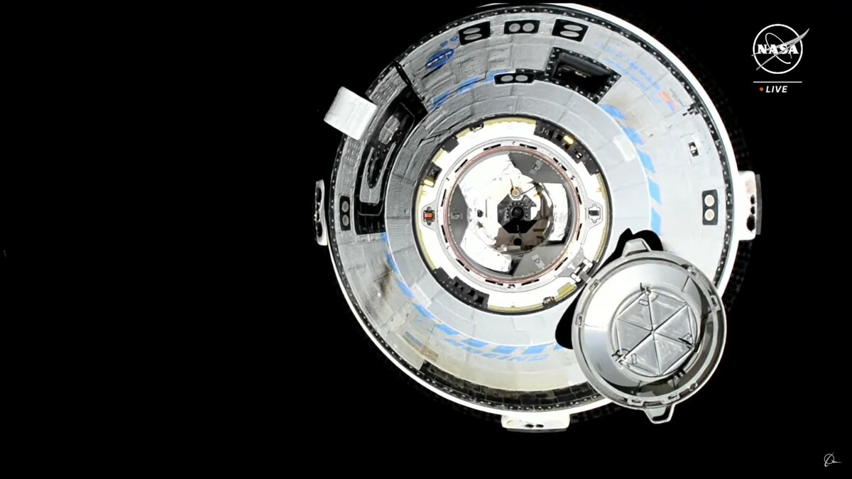 美國波音公司的太空船「星際飛機 CST-100」抵達國際太空站。 圖：翻攝自 Boeing Space X（前推特）帳號