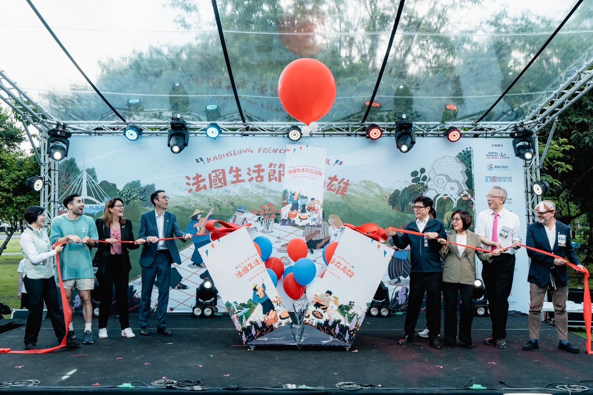 台法與各國貴賓、使節共同參與法國生活節在高雄開幕儀式。 圖：高雄市行國處/提供