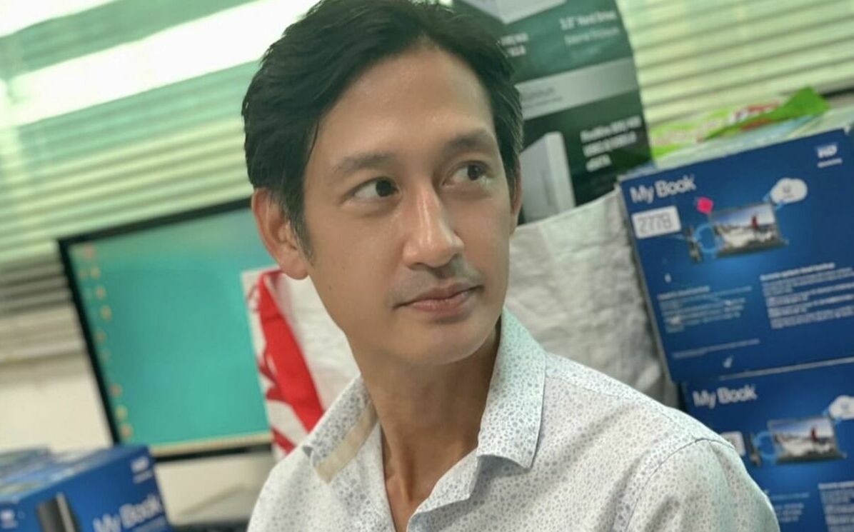 唐治平突現身電視台下跪 喊：「那不是我媽！」