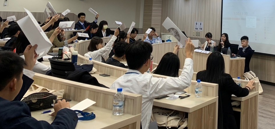 港都菁英模擬聯合國危機委員會開會情形。 圖：高雄中學/提供