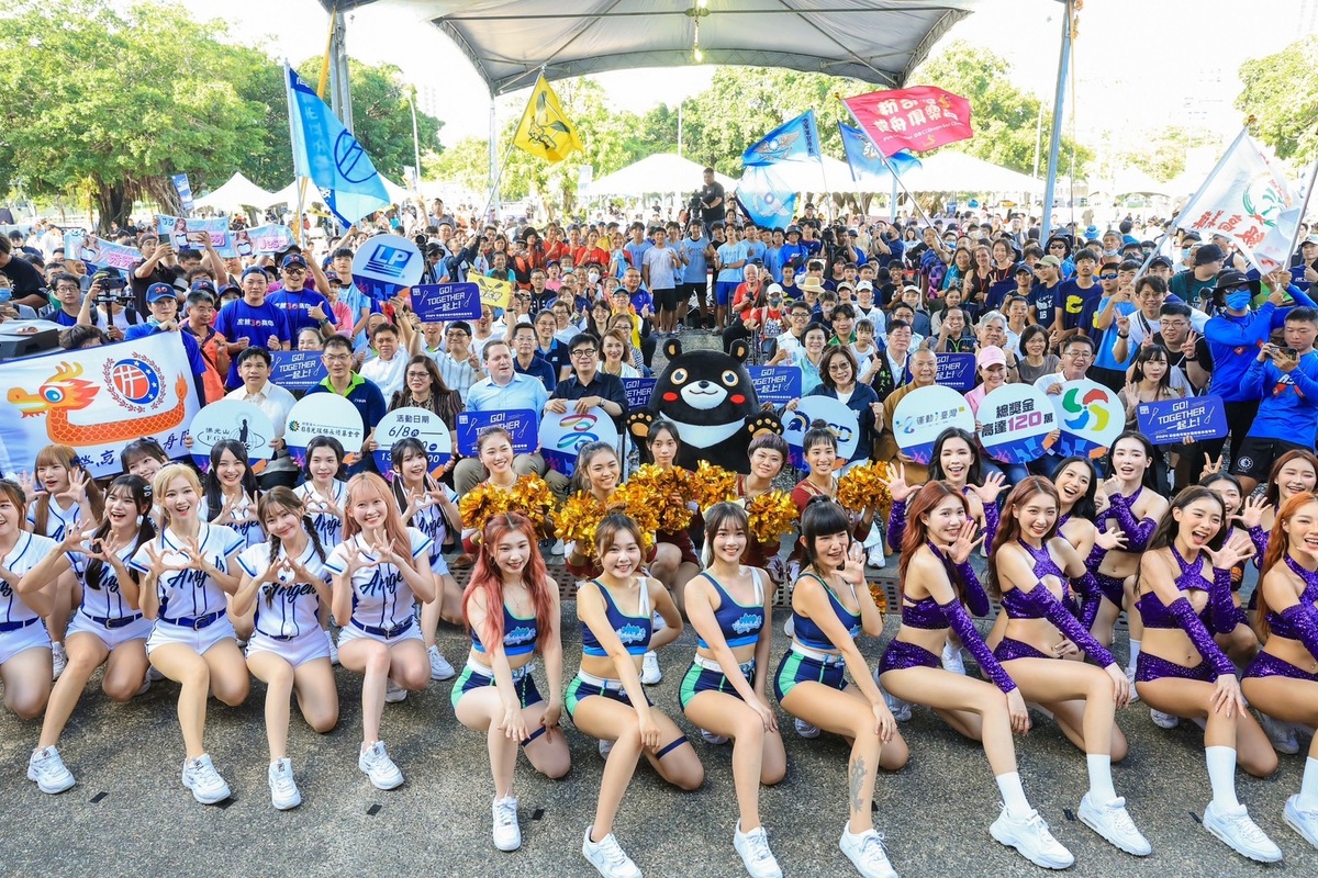 2024高雄愛河端午龍舟嘉年華盛大開幕。 固：高雄市政府/提供