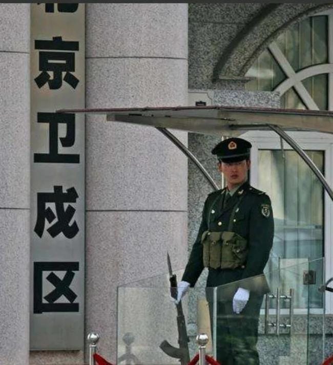 負責京畿安全保衛的北京衛戍區政委日前換上神秘的朱軍少將。 圖：翻攝陸網