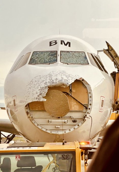 目前奧地利航空公司的工程團隊正在檢查受影響飛機的情況。 圖：翻攝自 @aviationbrk X 帳號