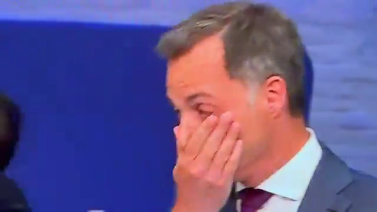 比利時首相亞歷山大·德克羅（Alexander De Croo）宣布辭職。他領導的左派政黨在此次選舉中僅獲得 5.8% 的選票，這一結果令德克羅難以接受，他在辭職前淚流滿面。 圖 : 翻攝自影片