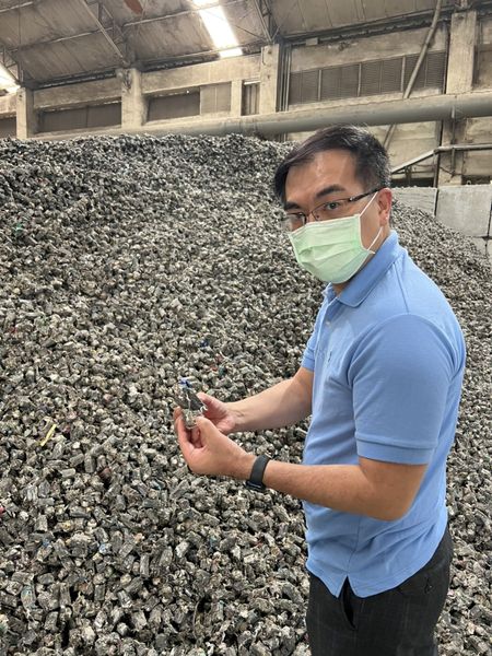 今(11)日環境部長彭啟明表示，「我是環境保護嚴厲的把關者，不是劊子手！」。 圖：翻攝自彭啟明臉書