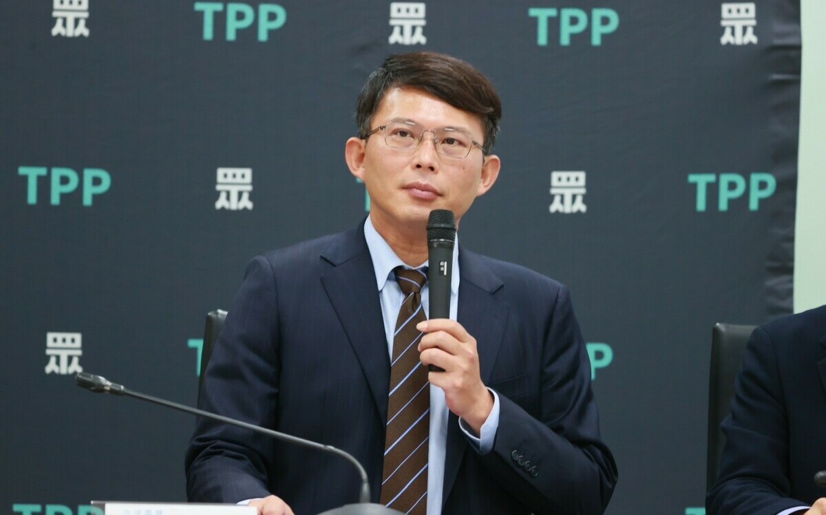 週刊揭第三勢力要角遭家暴！妻用｢黃國昌｣羞辱他還打到下巴險脫臼