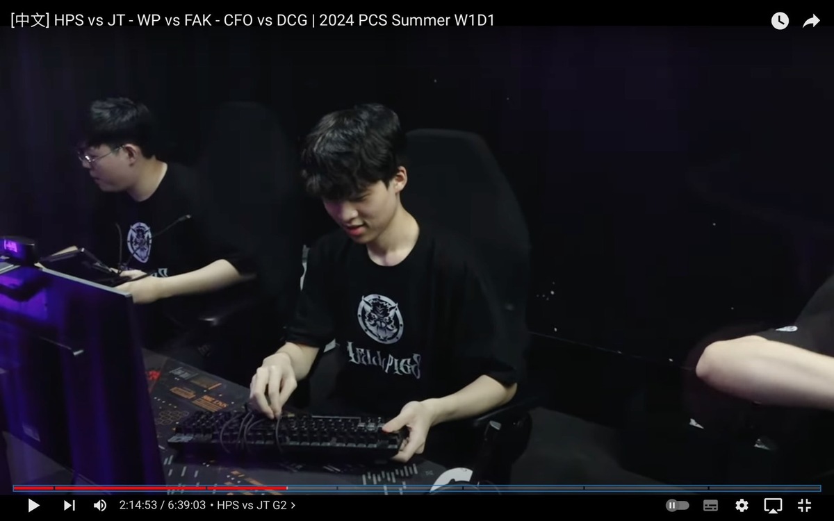 第一戰地獄豬抵擋不住J Team的攻勢不幸落敗。 圖：翻攝自LoL Pacific Championship Series YT頻道