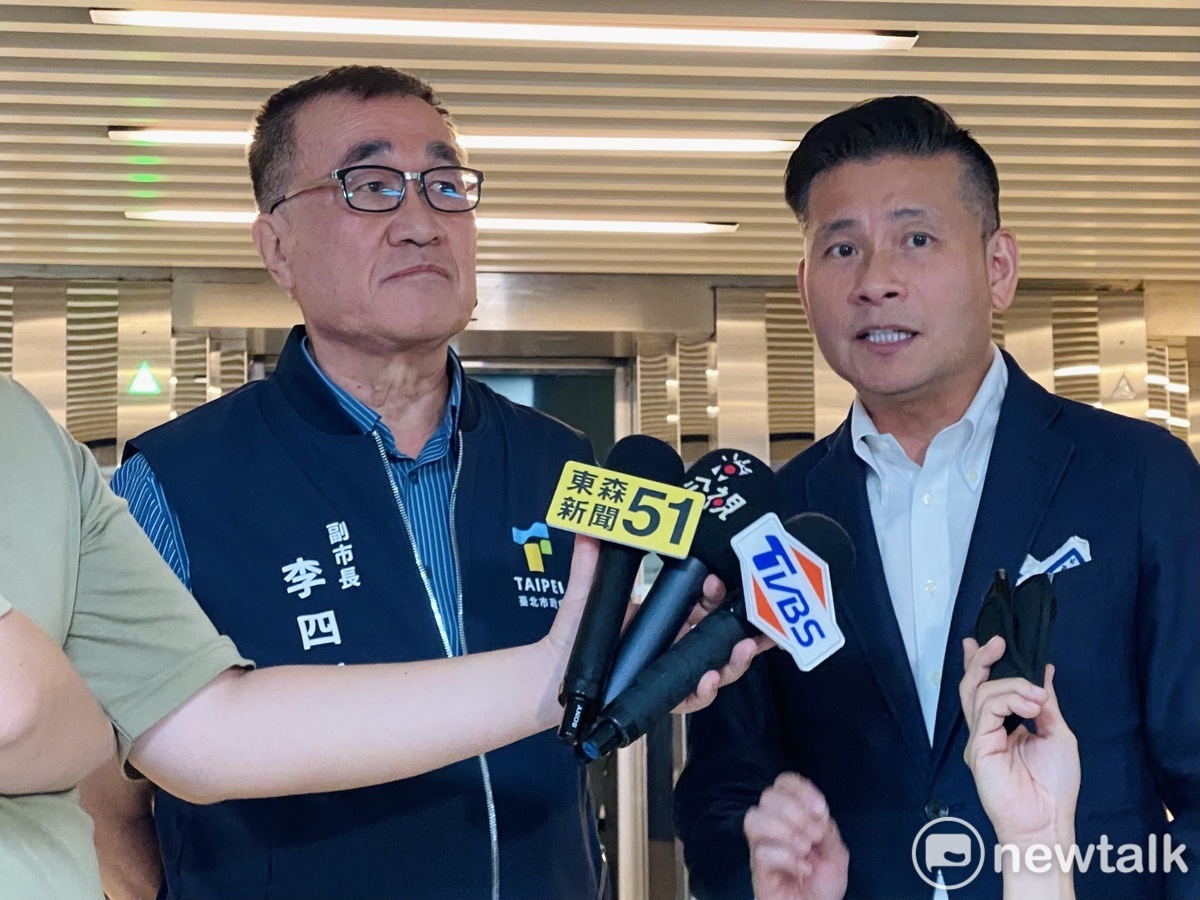 台北市副市長李四川（左）、台北市議長戴錫欽（右）。 圖：周煊惠 / 攝