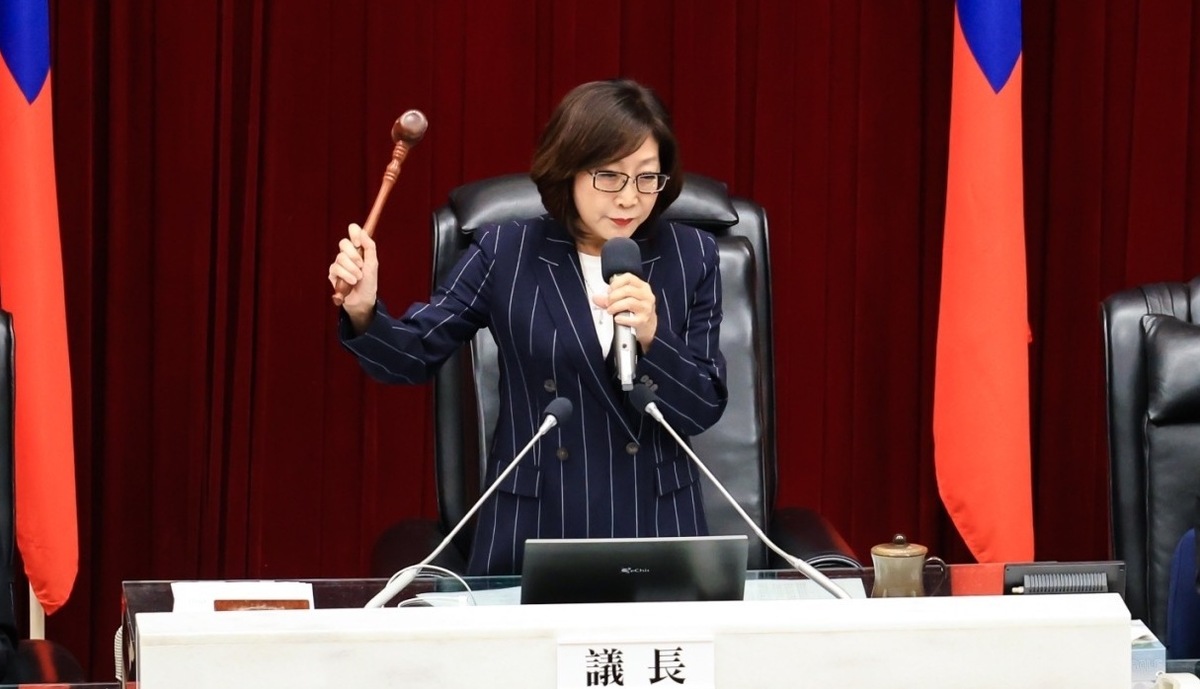 康裕成敲槌宣告高雄市議會第5次臨時會提前閉幕。 圖：高雄市議會/提供