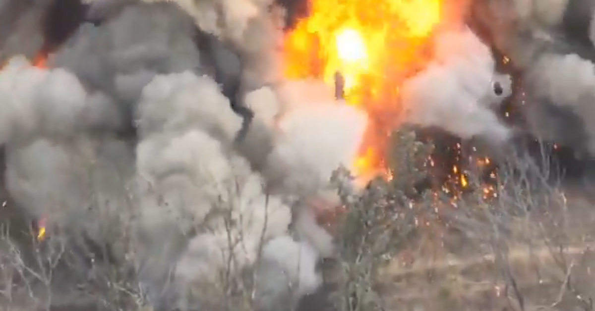 俄軍 T-90M 坦克被破壞。 圖：翻攝自艾布拉姆斯 X（前推特）帳號