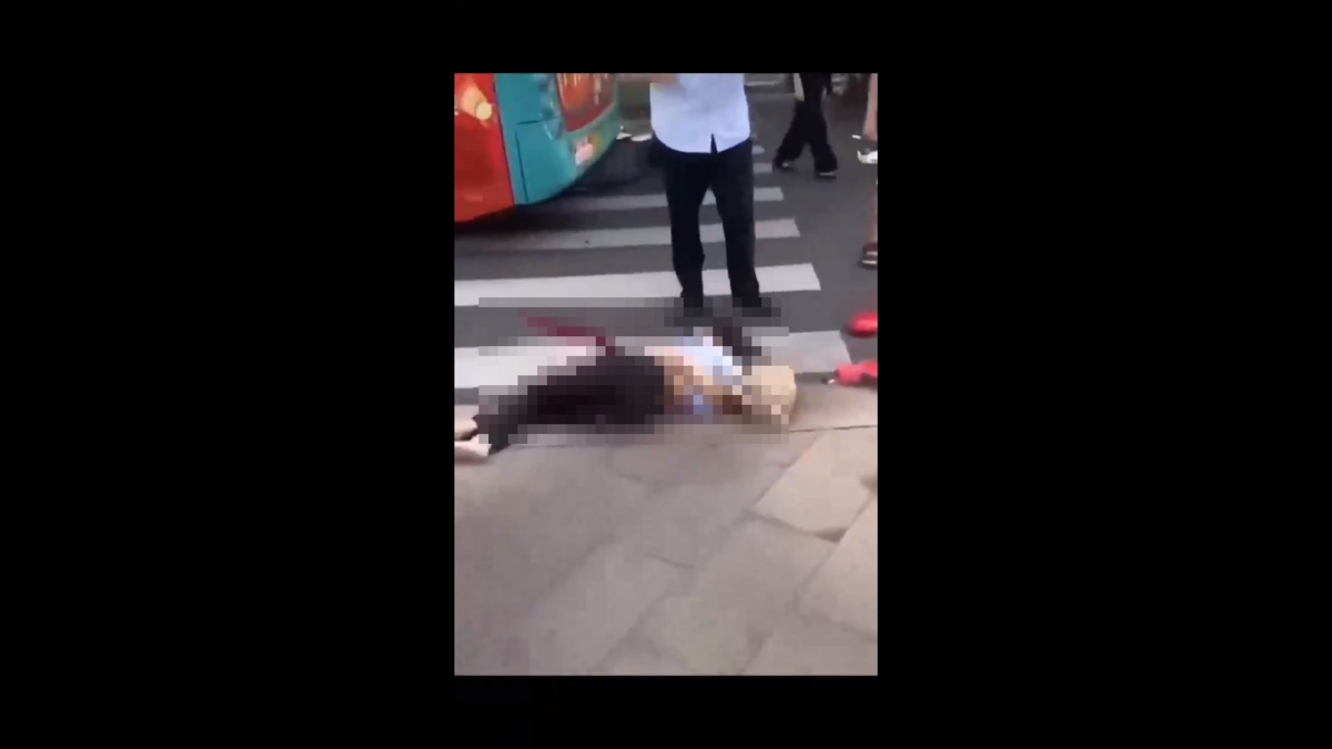 河南省周口市日前發生一起惡性車禍事件，當場造成 7 人死亡，圍觀民眾卻沒有任何人願意伸出援手或是協助報警，讓不少人感嘆中國牆內社會越來越冷漠。 圖：擷取自 @zhihui999 X 分享影片