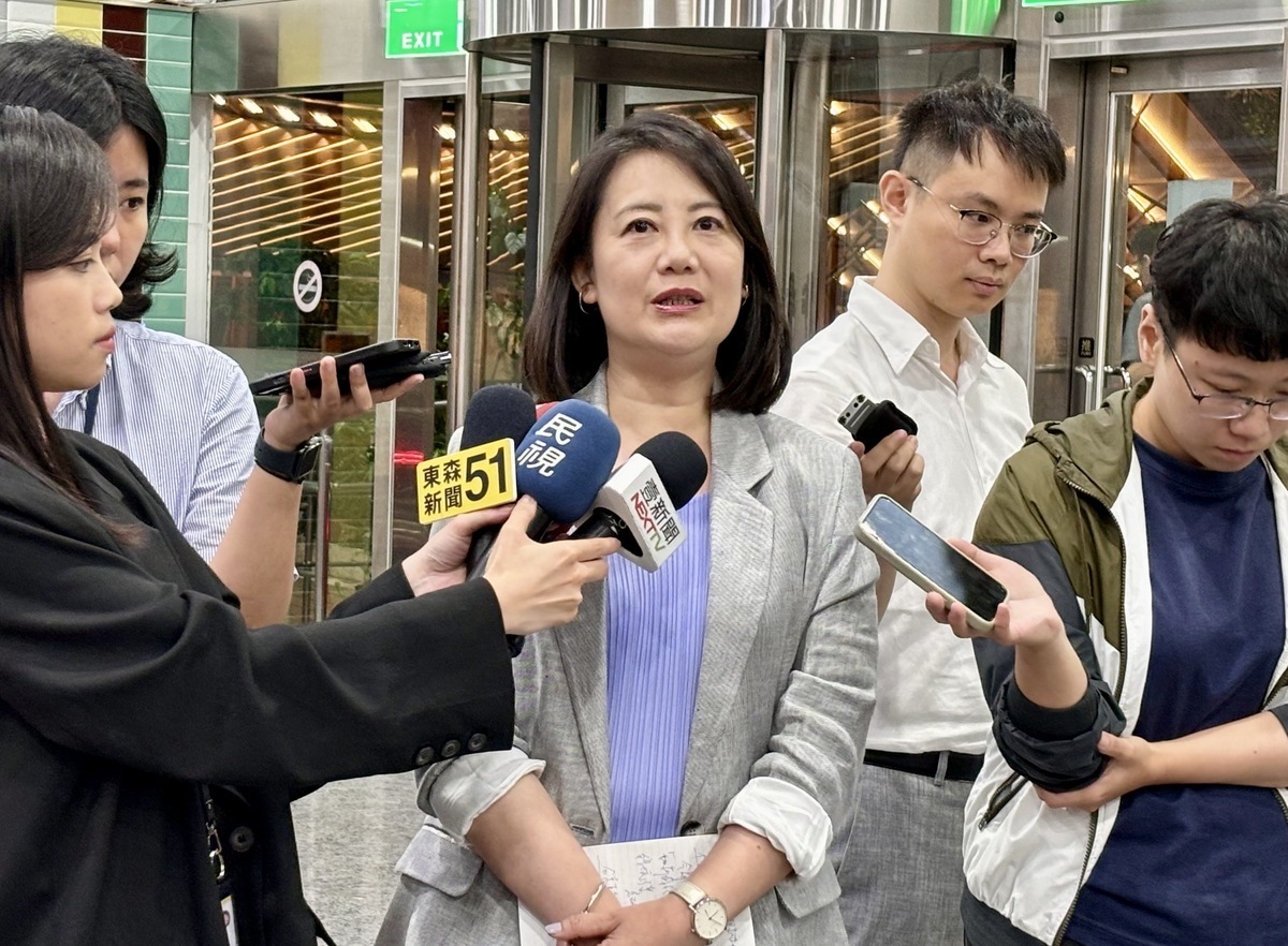 民進黨立院黨團幹事長吳思瑤會後轉述卓榮泰餐會說法。 圖：金大鈞/攝