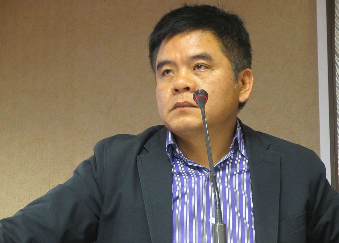 民進黨立委莊瑞雄因不滿被跳過發言而拍桌怒罵韓國瑜。 圖:翻攝自 維基百科
