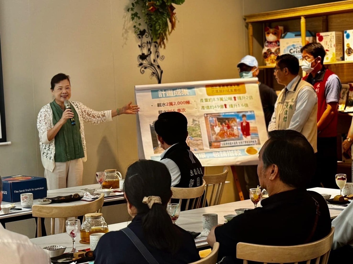 蘇貞昌與王美花赴台南玉井。 圖：翻攝自蘇貞昌臉書
