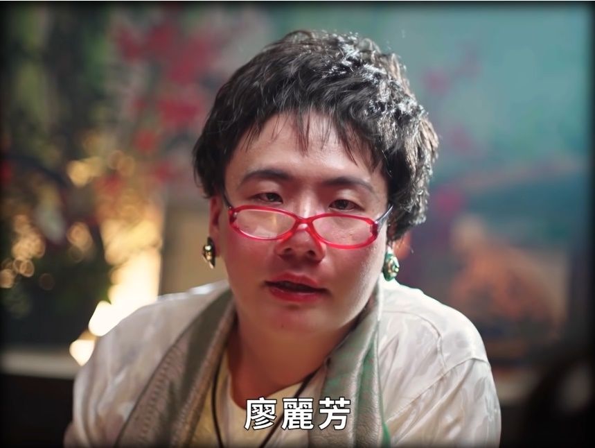 阿翰扮演過許多角色，其中「九天玄女唯一指定姊妹廖麗芳」堪稱經典。 圖：翻攝自阿翰PO影片YouTube